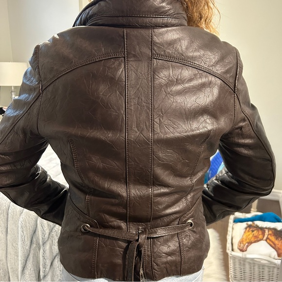 Women’s brown leather jacket from Danier - Picture 9 of 12